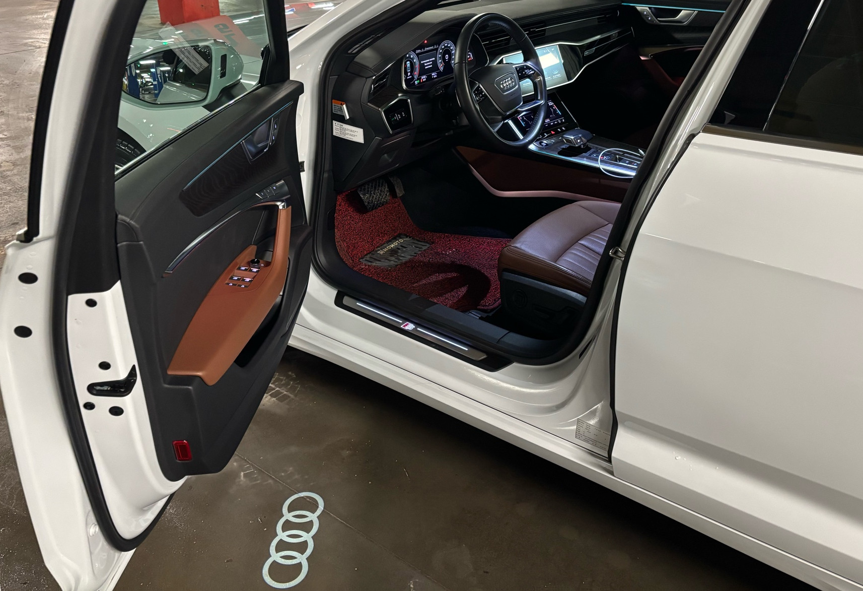 Аренда audi a6 бизнес класса 2022 года в городе Москва от 7200 руб./сутки, передний привод, двигатель: бензин, объем 2 литра, ОСАГО (Мультидрайв), без водителя, недорого, вид 7 - RentRide