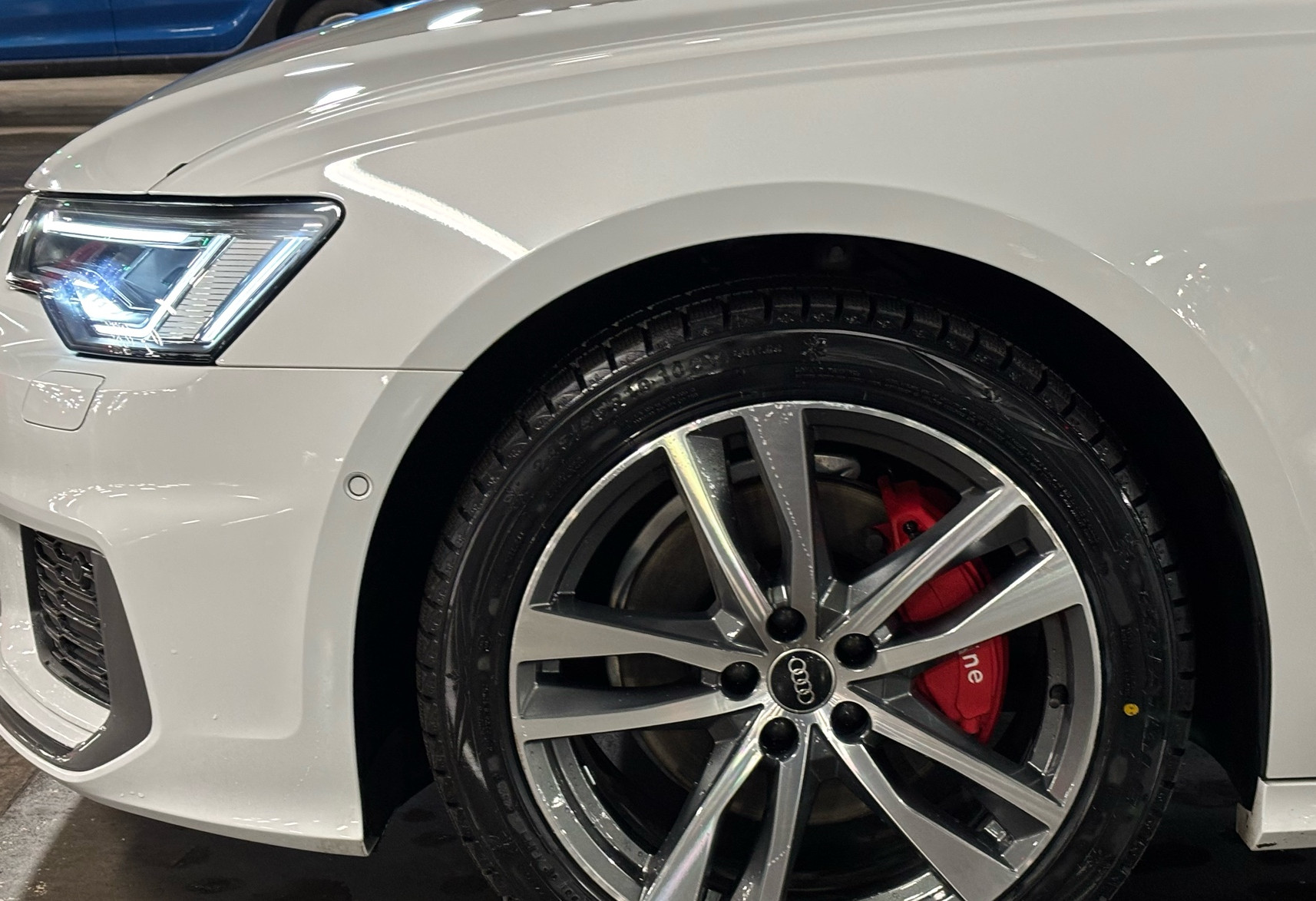 Аренда audi a6 бизнес класса 2022 года в городе Москва от 7200 руб./сутки, передний привод, двигатель: бензин, объем 2 литра, ОСАГО (Мультидрайв), без водителя, недорого, вид 5 - RentRide