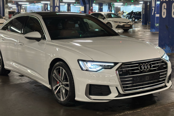 Прокат авто audi a6 бизнес класса 2022 года в городе Москва от 7200 руб./сутки, передний привод, двигатель: бензин, объем 2 литра, ОСАГО (Мультидрайв), без водителя, недорого - RentRide