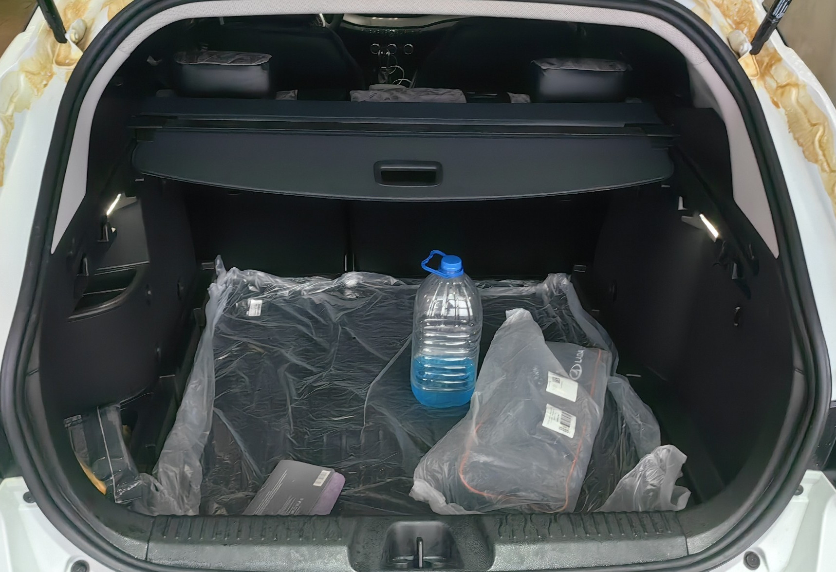 Аренда lada vesta-sw эконом класса 2025 года в городе Москва Площадь Гагарина от 2160 руб./сутки, передний привод, двигатель: бензин, объем 1.6 литров, ОСАГО (Мультидрайв), без водителя, недорого, вид 7 - RentRide