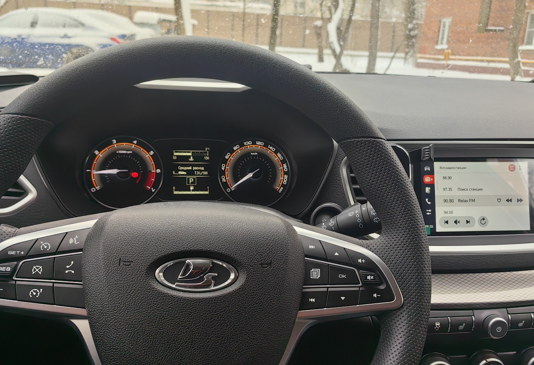 Аренда lada vesta-sw эконом класса 2025 года в городе Москва Площадь Гагарина от 2160 руб./сутки, передний привод, двигатель: бензин, объем 1.6 литров, ОСАГО (Мультидрайв), без водителя, недорого, вид 8 - RentRide