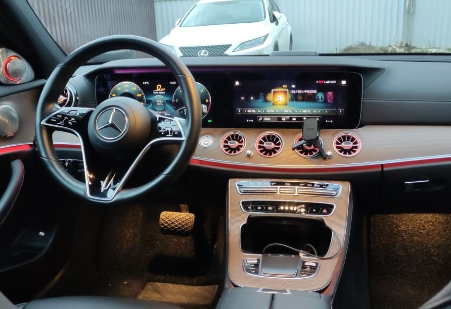 Аренда mercedes-benz e-klass бизнес класса 2021 года в городе Москва Кантемировская от 7200 руб./сутки, полный привод, двигатель: дизель, объем 2 литра, ОСАГО (Впишу в полис), без водителя, недорого, вид 2 - RentRide