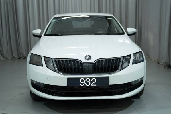 Прокат авто skoda octavia эконом класса 2020 года в городе Москва Яхромская от 2000 руб./сутки, передний привод, двигатель: бензин, объем 1.6 литров, ОСАГО (Мультидрайв), без водителя, недорого - RentRide