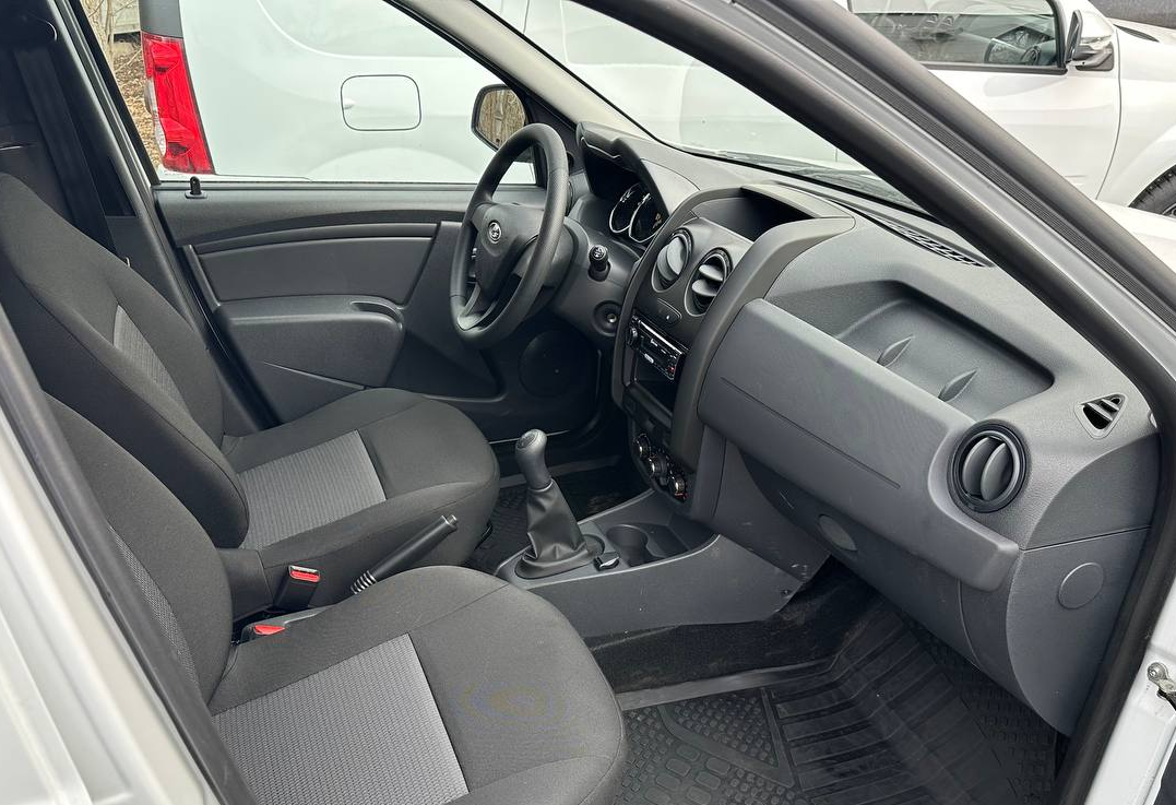 Аренда lada largus-furgon эконом класса 2024 года в городе Москва Дубровка от 2400 руб./сутки, передний привод, двигатель: бензин, объем 1.6 литров, каско (Мультидрайв), ОСАГО (Мультидрайв), без водителя, недорого, вид 5 - RentRide