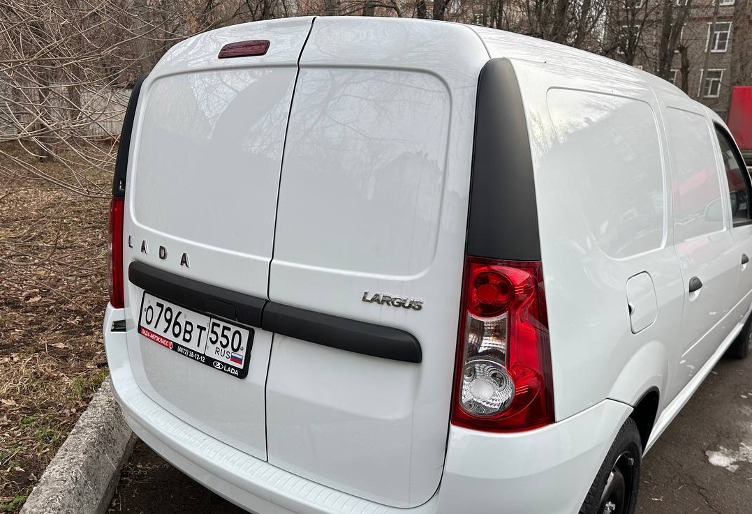 Аренда lada largus-furgon эконом класса 2024 года в городе Москва Дубровка от 2400 руб./сутки, передний привод, двигатель: бензин, объем 1.6 литров, каско (Мультидрайв), ОСАГО (Мультидрайв), без водителя, недорого, вид 4 - RentRide
