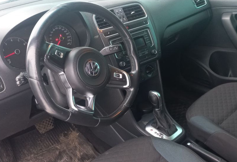 Аренда volkswagen polo эконом класса 2019 года в городе Москва от 1100 руб./сутки, передний привод, двигатель: бензин, объем 1.6 литров, ОСАГО (Впишу в полис), без водителя, недорого, вид 3 - RentRide