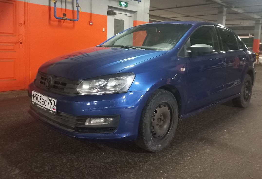 Аренда volkswagen polo эконом класса 2019 года в городе Москва от 1000 руб./сутки, передний привод, двигатель: бензин, объем 1.6 литров, ОСАГО (Впишу в полис), без водителя, недорого, вид 2 - RentRide