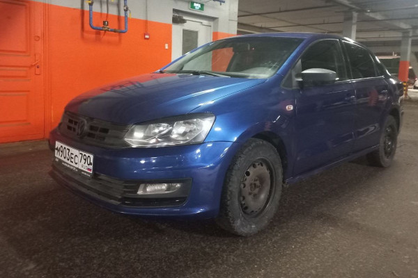 Прокат авто volkswagen polo эконом класса 2019 года в городе Москва от 1300 руб./сутки, передний привод, двигатель: бензин, объем 1.6 литров, ОСАГО (Впишу в полис), без водителя, недорого - RentRide