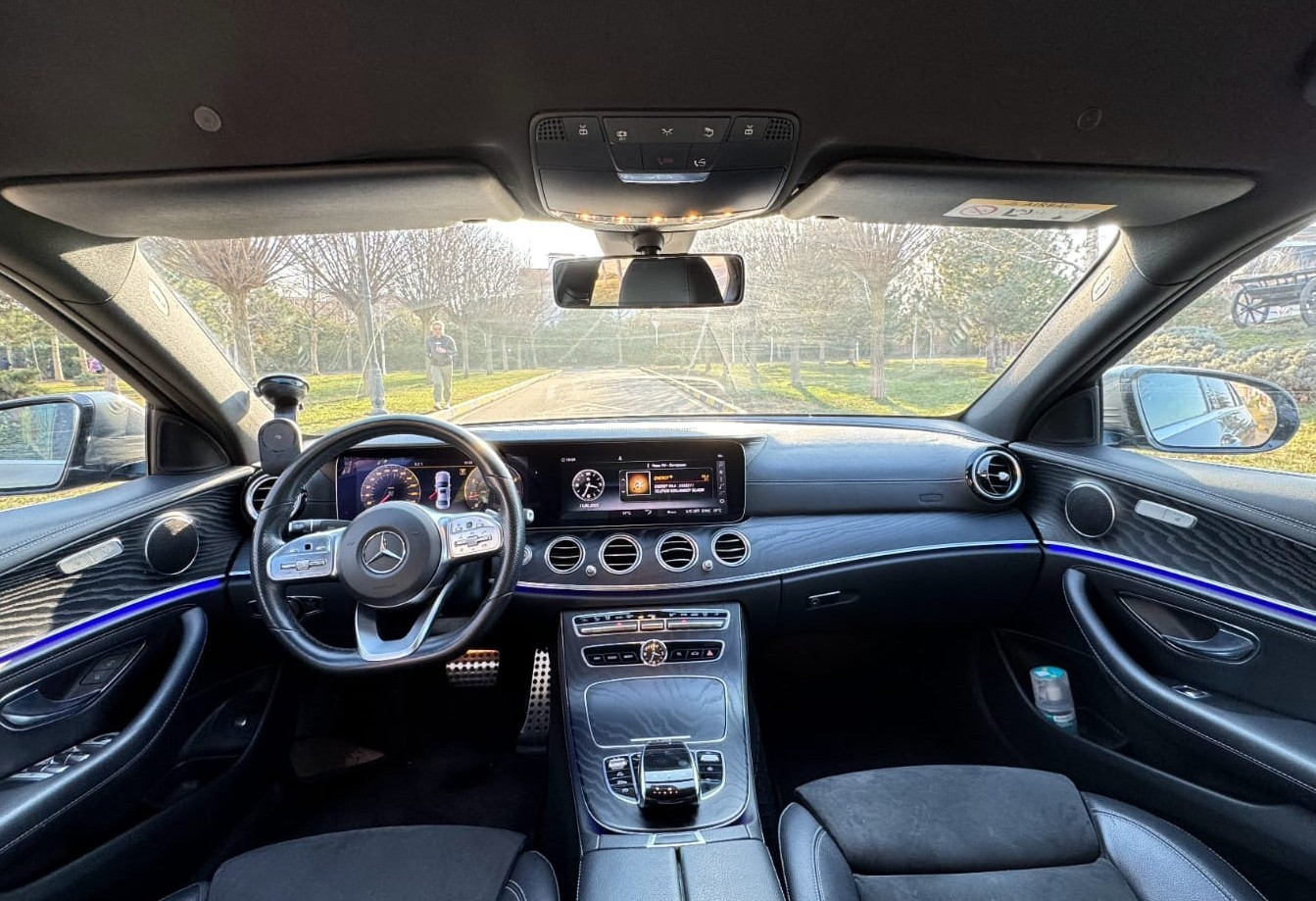 Аренда mercedes-benz e-klass бизнес класса 2019 года в городе Москва от 7840 руб./сутки, задний привод, двигатель: бензин, объем 2 литра, ОСАГО (Мультидрайв), без водителя, недорого, вид 3 - RentRide