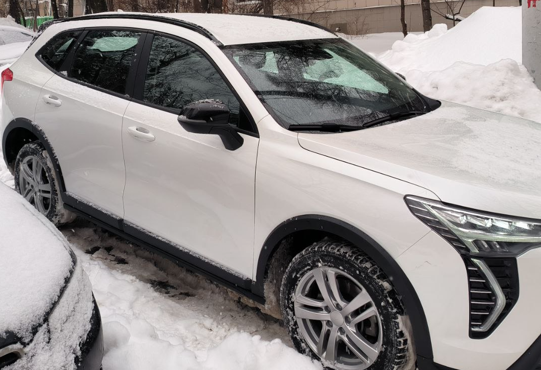 Аренда haval jolion эконом класса 2024 года в городе Москва от 2700 руб./сутки, полный привод, двигатель: бензин, объем 1.5 литров, ОСАГО (Мультидрайв), без водителя, недорого - RentRide