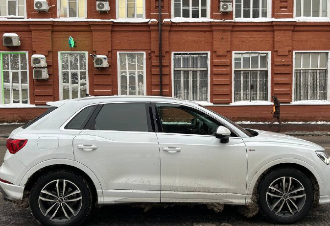 Аренда audi q3 2021 года в городе Москва Проспект Мира от 4800 руб./сутки, передний привод, двигатель: бензин, объем 1.4 литра, ОСАГО (Мультидрайв), без водителя, недорого, вид 4 - RentRide