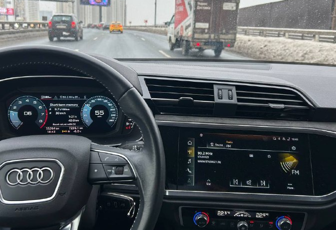 Аренда audi q3 2021 года в городе Москва Проспект Мира от 4800 руб./сутки, передний привод, двигатель: бензин, объем 1.4 литра, ОСАГО (Мультидрайв), без водителя, недорого, вид 2 - RentRide