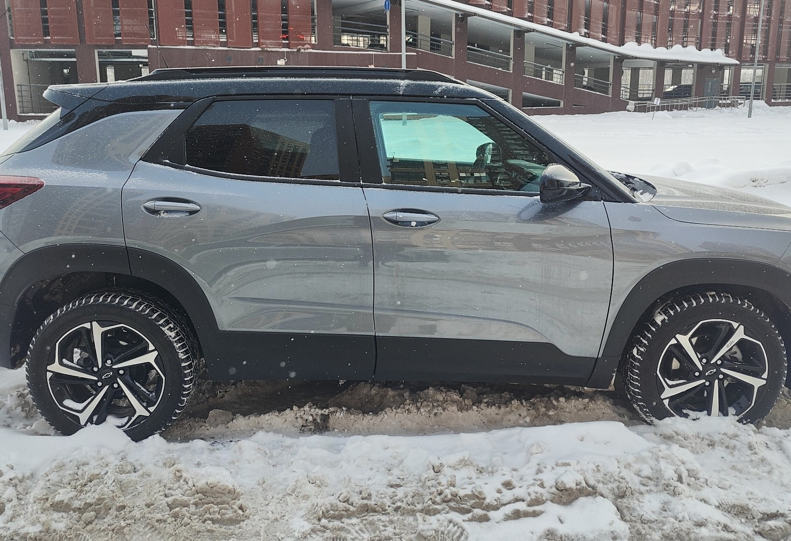 Аренда chevrolet trailblazer эконом класса 2021 года в городе Москва Лесопарковая от 2640 руб./сутки, передний привод, двигатель: бензин, объем 1.3 литра, каско (Мультидрайв), ОСАГО (Мультидрайв), без водителя, недорого, вид 3 - RentRide