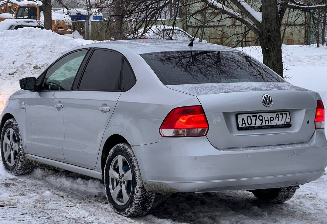 Аренда volkswagen polo эконом класса 2013 года в городе Москва Аэропорт от 2100 руб./сутки, передний привод, двигатель: бензин, объем 1.6 литров, ОСАГО (Впишу в полис), без водителя, недорого, вид 4 - RentRide