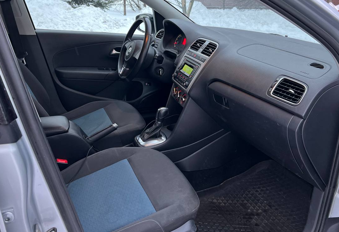 Аренда volkswagen polo эконом класса 2013 года в городе Москва Аэропорт от 2100 руб./сутки, передний привод, двигатель: бензин, объем 1.6 литров, ОСАГО (Впишу в полис), без водителя, недорого, вид 9 - RentRide