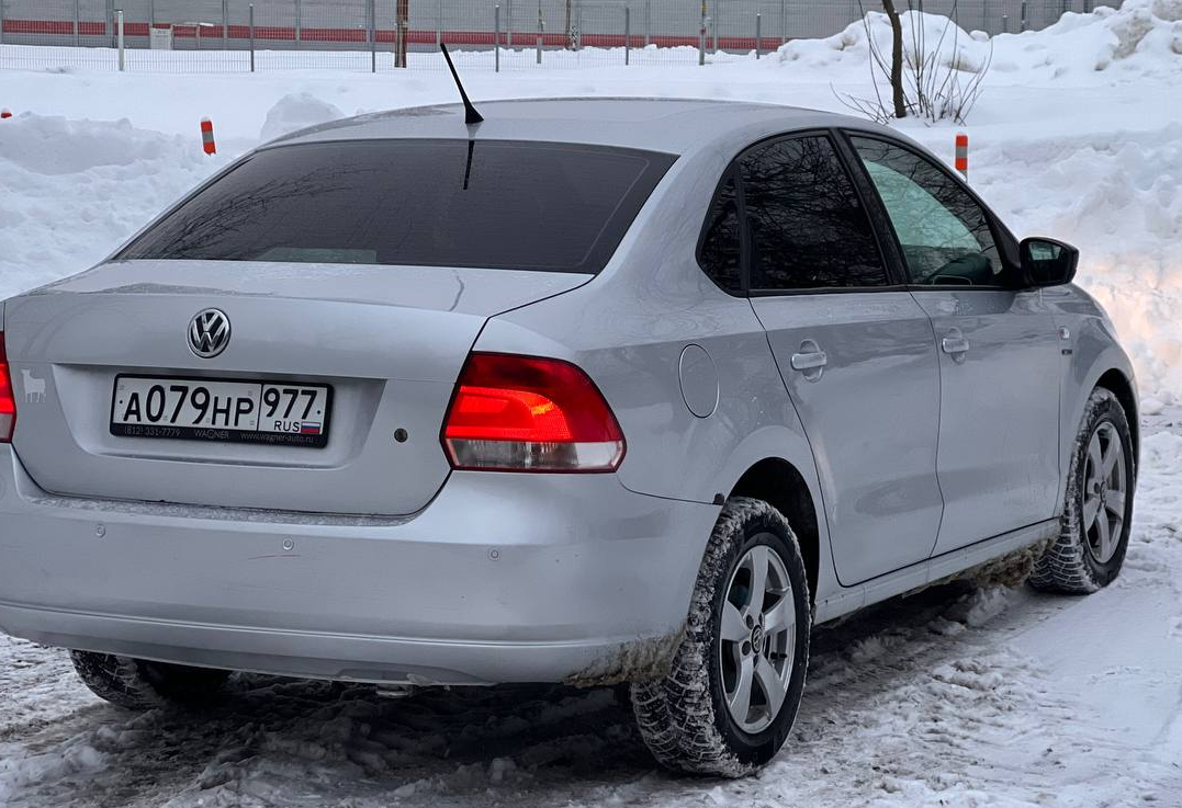 Аренда volkswagen polo эконом класса 2013 года в городе Москва Аэропорт от 2100 руб./сутки, передний привод, двигатель: бензин, объем 1.6 литров, ОСАГО (Впишу в полис), без водителя, недорого, вид 6 - RentRide