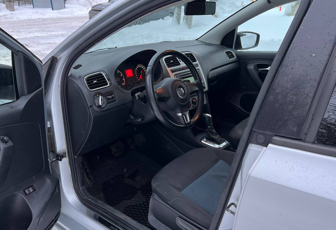 Аренда volkswagen polo эконом класса 2013 года в городе Москва Аэропорт от 2100 руб./сутки, передний привод, двигатель: бензин, объем 1.6 литров, ОСАГО (Впишу в полис), без водителя, недорого, вид 7 - RentRide