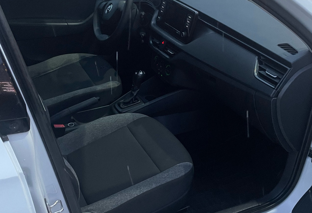 Аренда skoda rapid эконом класса 2021 года в городе Москва от 2240 руб./сутки, передний привод, двигатель: бензин, объем 1.6 литров, ОСАГО (Впишу в полис), без водителя, недорого, вид 5 - RentRide