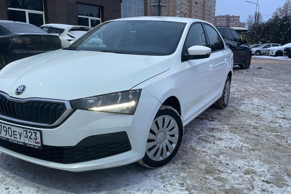 Прокат авто skoda rapid эконом класса 2021 года в городе Балашиха от 2240 руб./сутки, передний привод, двигатель: бензин, объем 1.6 литров, ОСАГО (Впишу в полис), без водителя, недорого - RentRide