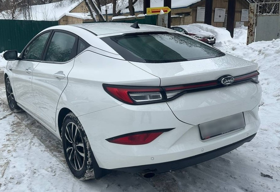 Аренда jac j7 стандарт класса 2023 года в городе Москва Авиамоторная от 4200 руб./сутки, передний привод, двигатель: бензин, объем 1.5 литров, ОСАГО (Мультидрайв), без водителя, недорого, вид 7 - RentRide