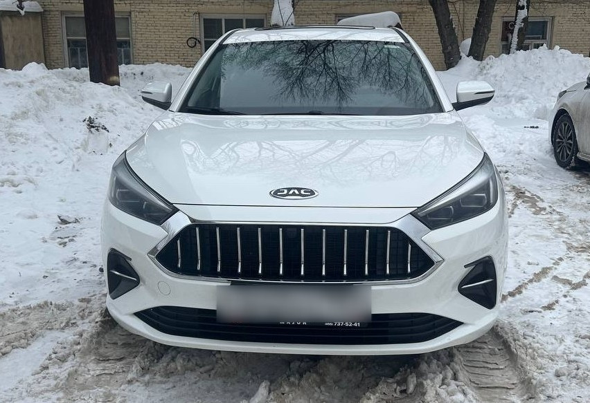 Аренда jac j7 стандарт класса 2023 года в городе Москва Авиамоторная от 4200 руб./сутки, передний привод, двигатель: бензин, объем 1.5 литров, ОСАГО (Мультидрайв), без водителя, недорого, вид 4 - RentRide
