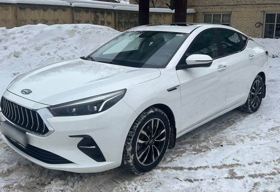 Аренда jac j7 стандарт класса 2023 года в городе Москва Авиамоторная от 4200 руб./сутки, передний привод, двигатель: бензин, объем 1.5 литров, ОСАГО (Мультидрайв), без водителя, недорого - RentRide