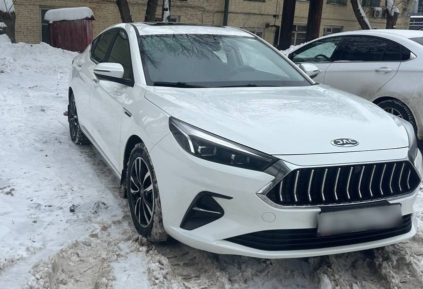 Аренда jac j7 стандарт класса 2023 года в городе Москва Авиамоторная от 4200 руб./сутки, передний привод, двигатель: бензин, объем 1.5 литров, ОСАГО (Мультидрайв), без водителя, недорого, вид 2 - RentRide