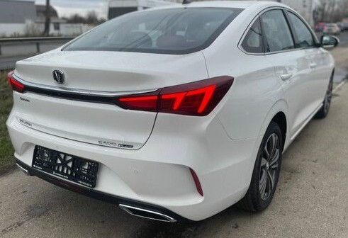 Аренда changan eado стандарт класса 2023 года в городе Москва Авиамоторная от 4400 руб./сутки, передний привод, двигатель: бензин, объем 1.4 литра, ОСАГО (Мультидрайв), без водителя, недорого, вид 3 - RentRide