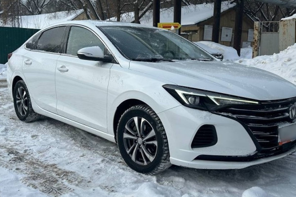 Прокат авто changan eado стандарт класса 2023 года в городе Москва Авиамоторная от 4400 руб./сутки, передний привод, двигатель: бензин, объем 1.4 литра, ОСАГО (Мультидрайв), без водителя, недорого - RentRide