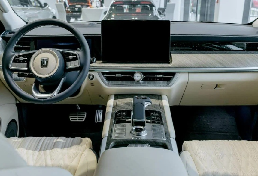 Аренда tank 500 бизнес класса 2024 года в городе Москва Щукинская от 9040 руб./сутки, полный привод, двигатель: бензин, объем 3 литра, каско (Мультидрайв), ОСАГО (Мультидрайв), без водителя, недорого, вид 5 - RentRide