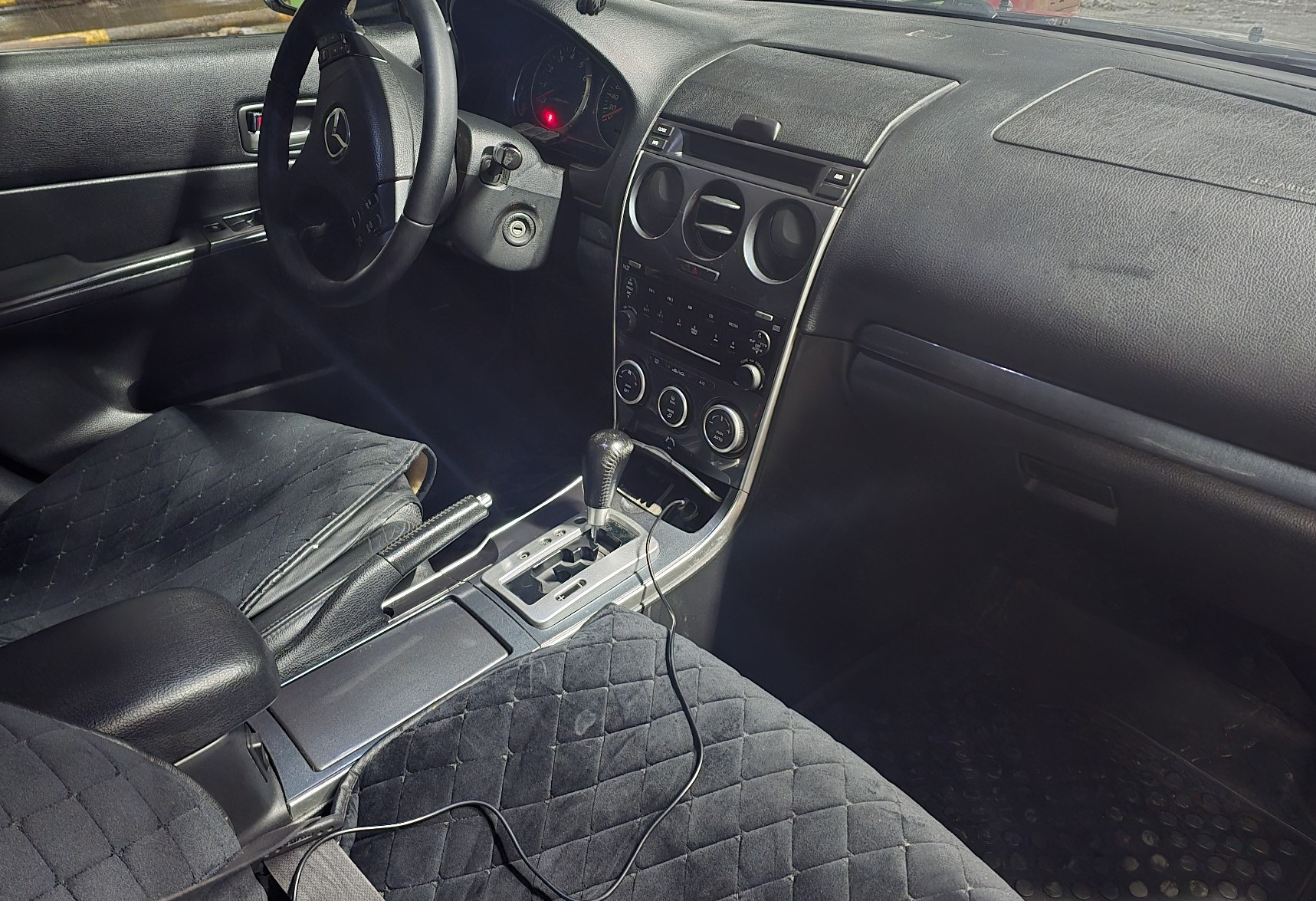 Аренда mazda 6 эконом класса 2005 года в городе Москва от 1360 руб./сутки, передний привод, двигатель: бензин, объем 2 литра, ОСАГО (Впишу в полис), без водителя, недорого, вид 4 - RentRide