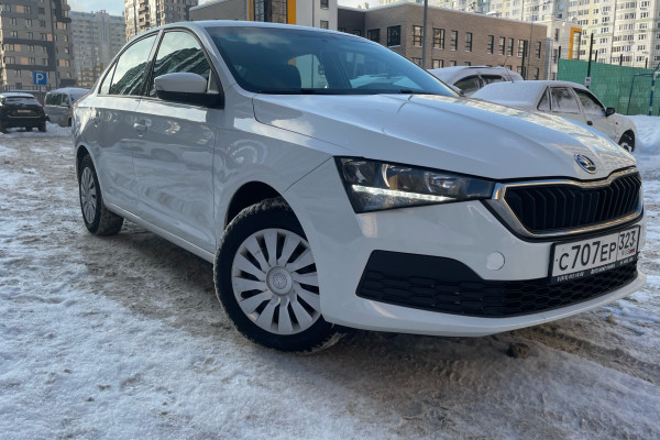 Прокат авто skoda rapid эконом класса 2021 года в городе Балашиха от 2490 руб./сутки, передний привод, двигатель: бензин, объем 1.6 литров, ОСАГО (Впишу в полис), без водителя, недорого - RentRide