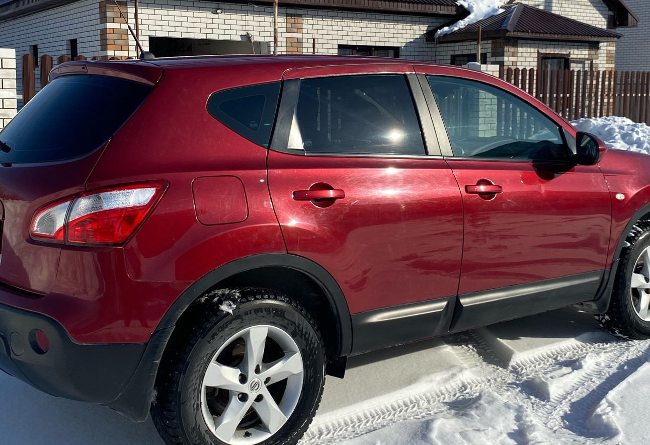 Аренда nissan qashqai эконом класса 2011 года в городе Москва от 3200 руб./сутки, полный привод, двигатель: бензин, объем 2 литра, ОСАГО (Мультидрайв), без водителя, недорого, вид 2 - RentRide