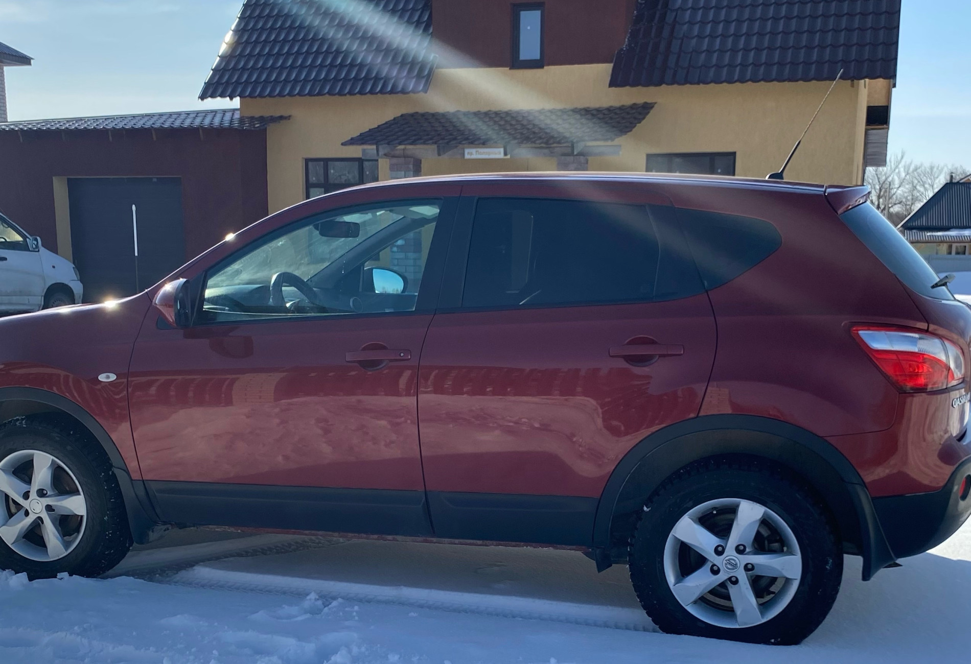 Аренда nissan qashqai эконом класса 2011 года в городе Москва от 3200 руб./сутки, полный привод, двигатель: бензин, объем 2 литра, ОСАГО (Мультидрайв), без водителя, недорого, вид 3 - RentRide