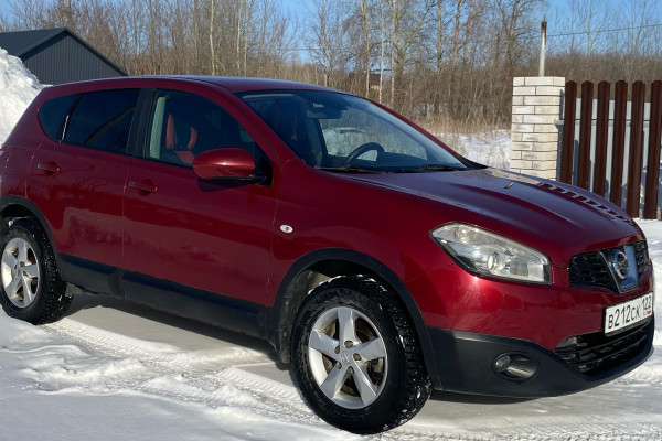 Прокат авто nissan qashqai эконом класса 2011 года в городе Барнаул от 3200 руб./сутки, полный привод, двигатель: бензин, объем 2 литра, ОСАГО (Мультидрайв), без водителя, недорого - RentRide