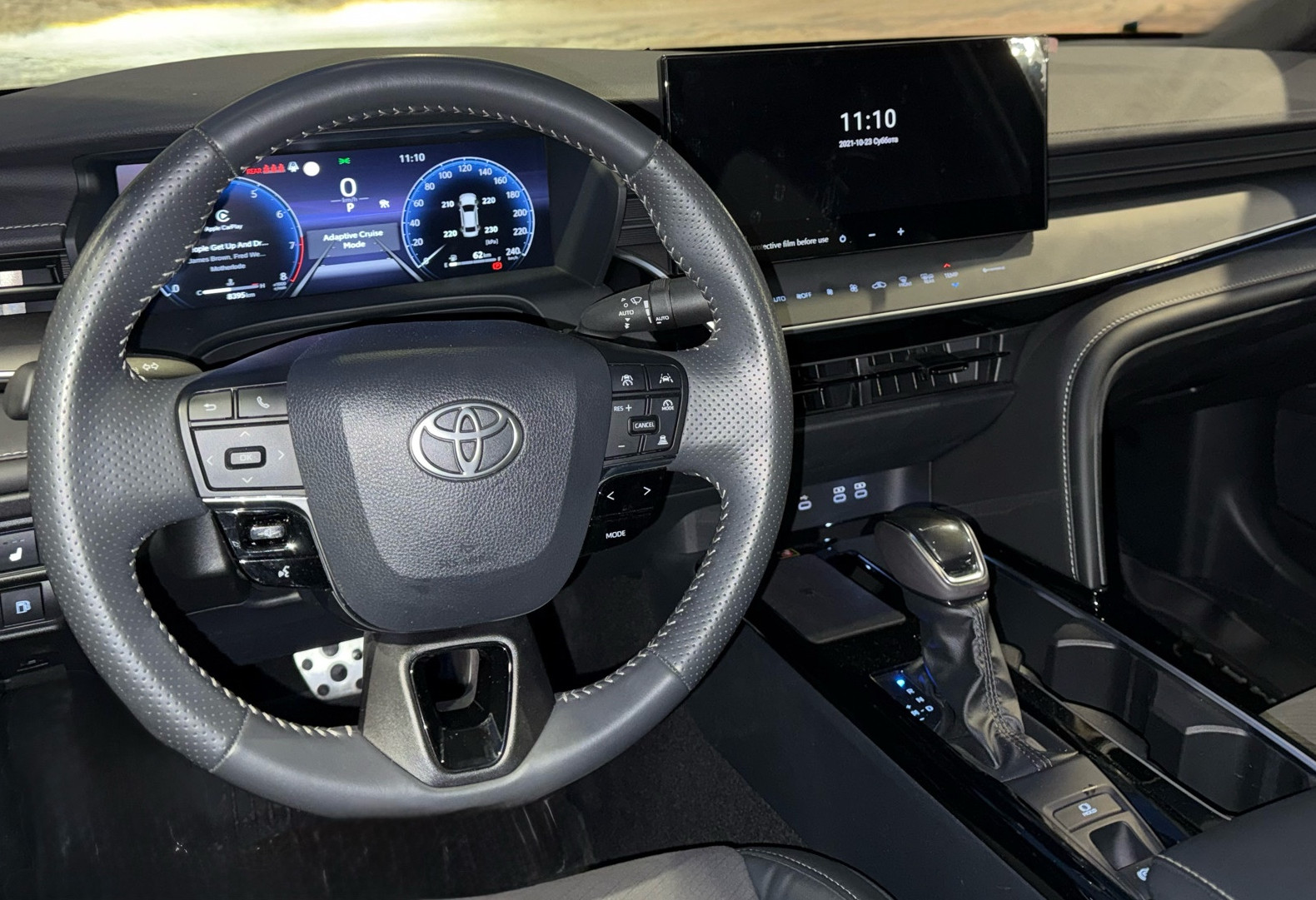 Аренда toyota camry бизнес класса 2024 года в городе Москва Бауманская от 7432 руб./сутки, передний привод, двигатель: бензин, объем 2 литра, ОСАГО (Мультидрайв), без водителя, недорого, вид 5 - RentRide