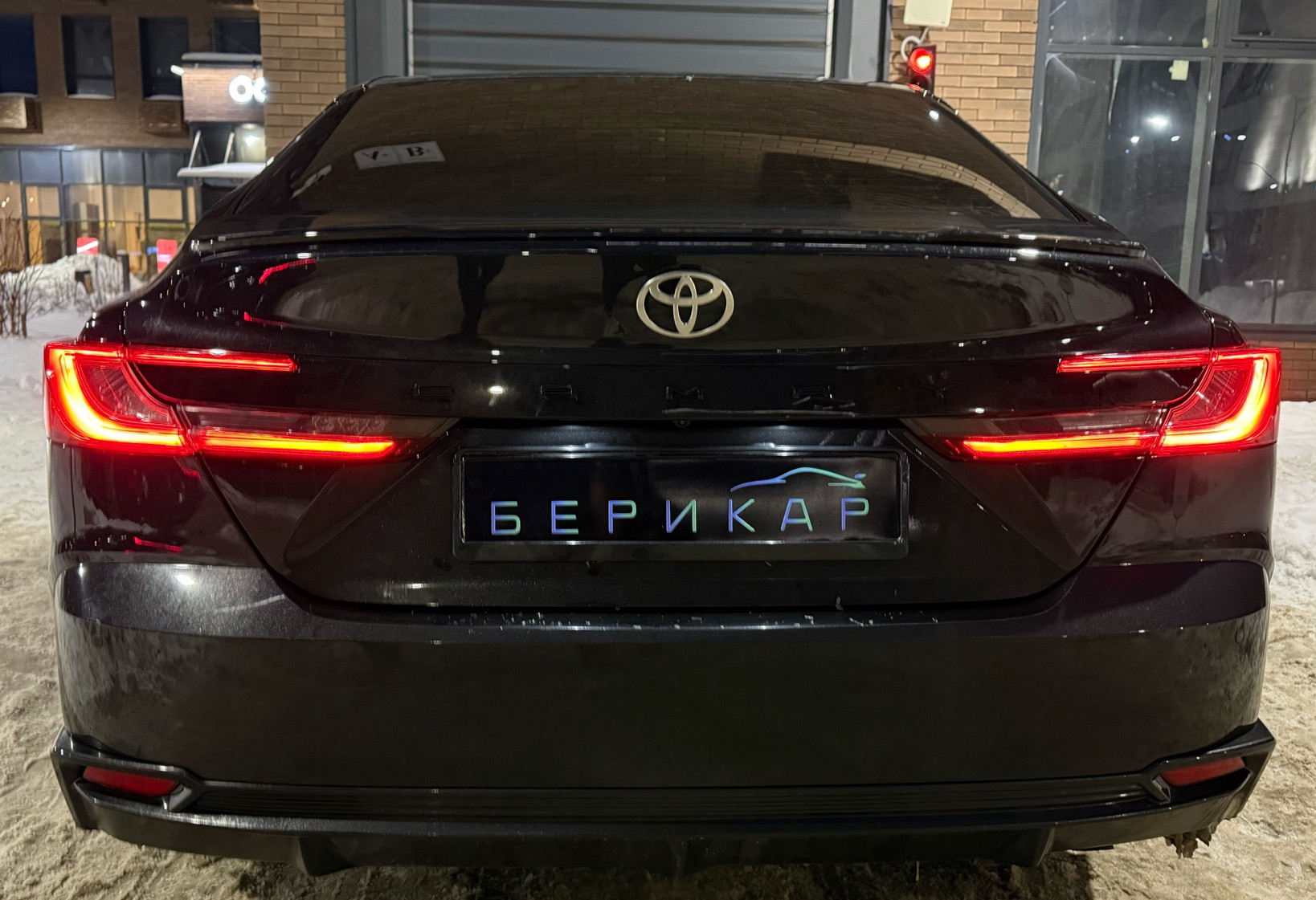 Аренда toyota camry бизнес класса 2024 года в городе Москва Бауманская от 7432 руб./сутки, передний привод, двигатель: бензин, объем 2 литра, ОСАГО (Мультидрайв), без водителя, недорого, вид 3 - RentRide