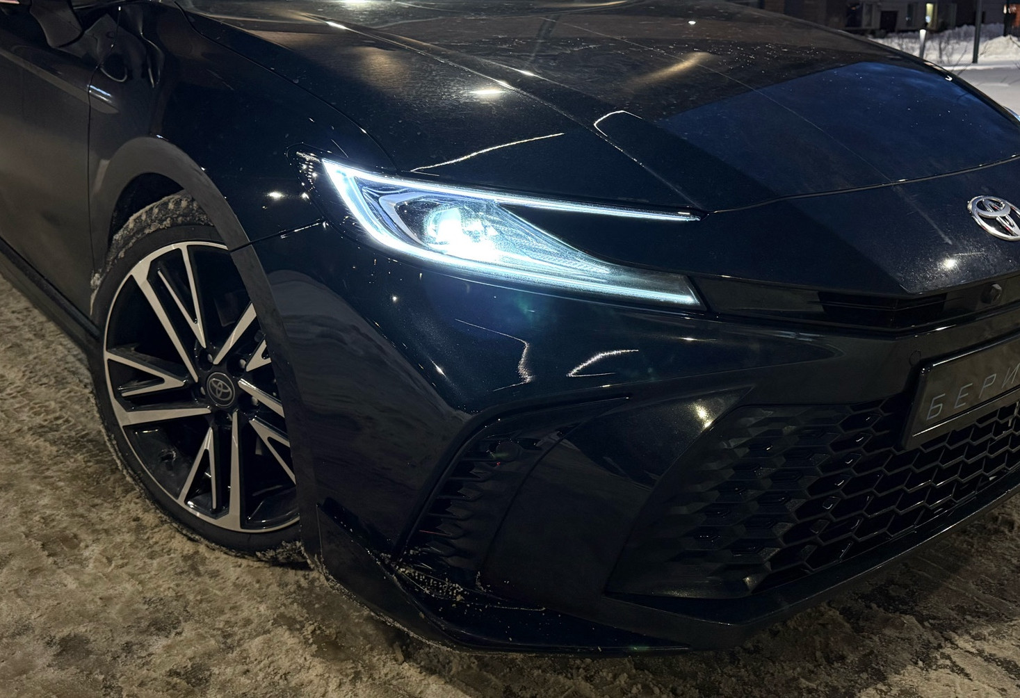 Аренда toyota camry бизнес класса 2024 года в городе Москва Бауманская от 7432 руб./сутки, передний привод, двигатель: бензин, объем 2 литра, ОСАГО (Мультидрайв), без водителя, недорого, вид 3 - RentRide