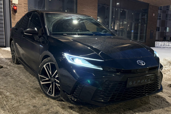Прокат авто toyota camry бизнес класса 2024 года в городе Москва Бауманская от 7432 руб./сутки, передний привод, двигатель: бензин, объем 2 литра, ОСАГО (Мультидрайв), без водителя, недорого - RentRide