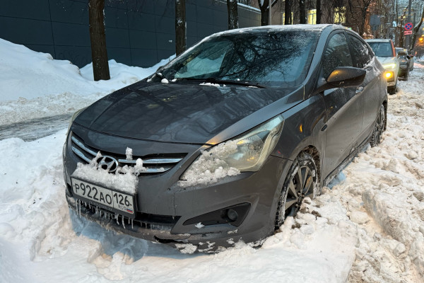 Прокат авто hyundai solaris эконом класса 2016 года в городе Москва Нагорная от 2300 руб./сутки, передний привод, двигатель: бензин, объем 1.4 литра, ОСАГО (Впишу в полис), без водителя, недорого - RentRide