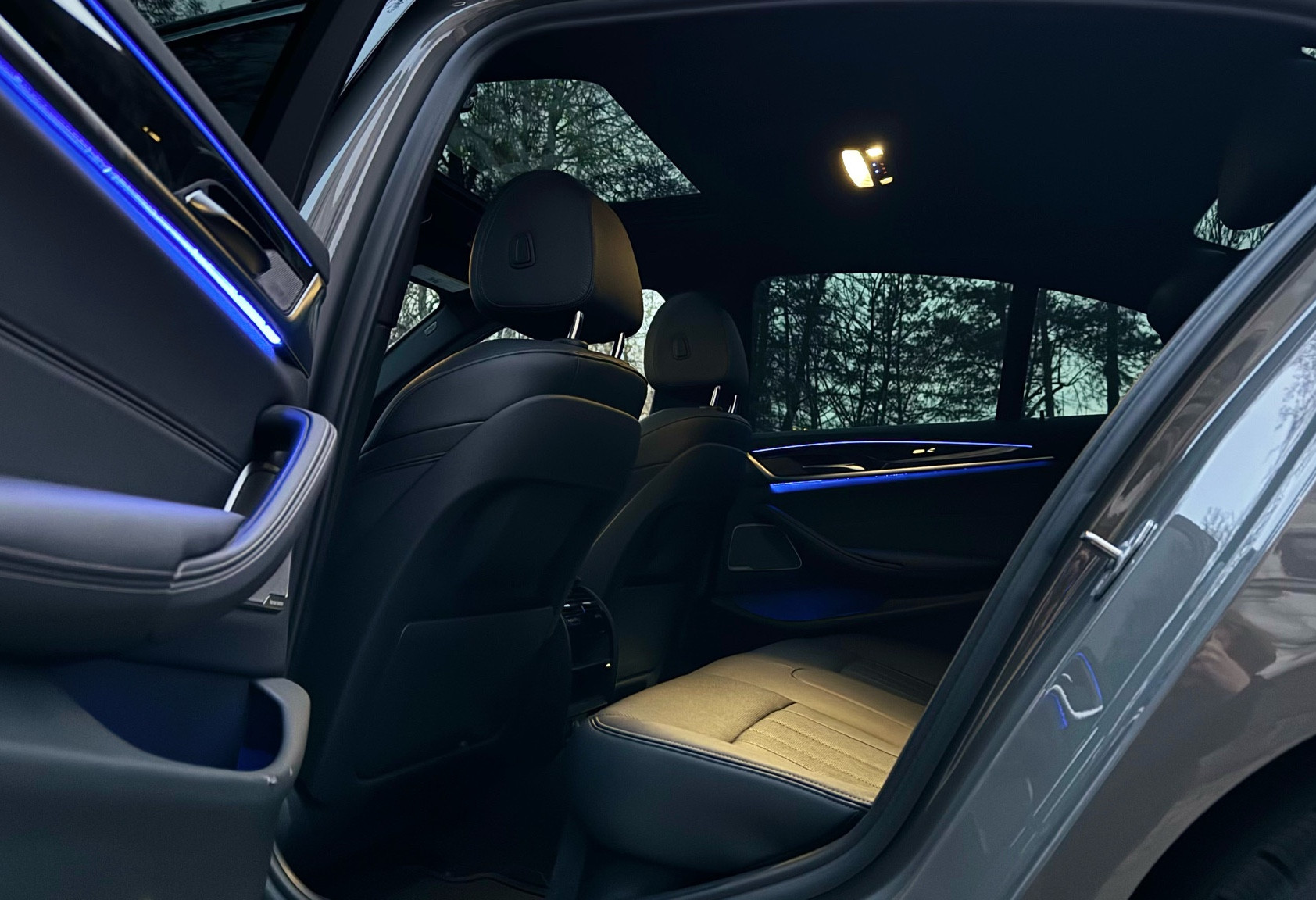 Аренда bmw 5-serii бизнес класса 2020 года в городе Москва Профсоюзная от 10000 руб./сутки, полный привод, двигатель: бензин, объем 2 литра, ОСАГО (Впишу в полис), без водителя, недорого, вид 7 - RentRide