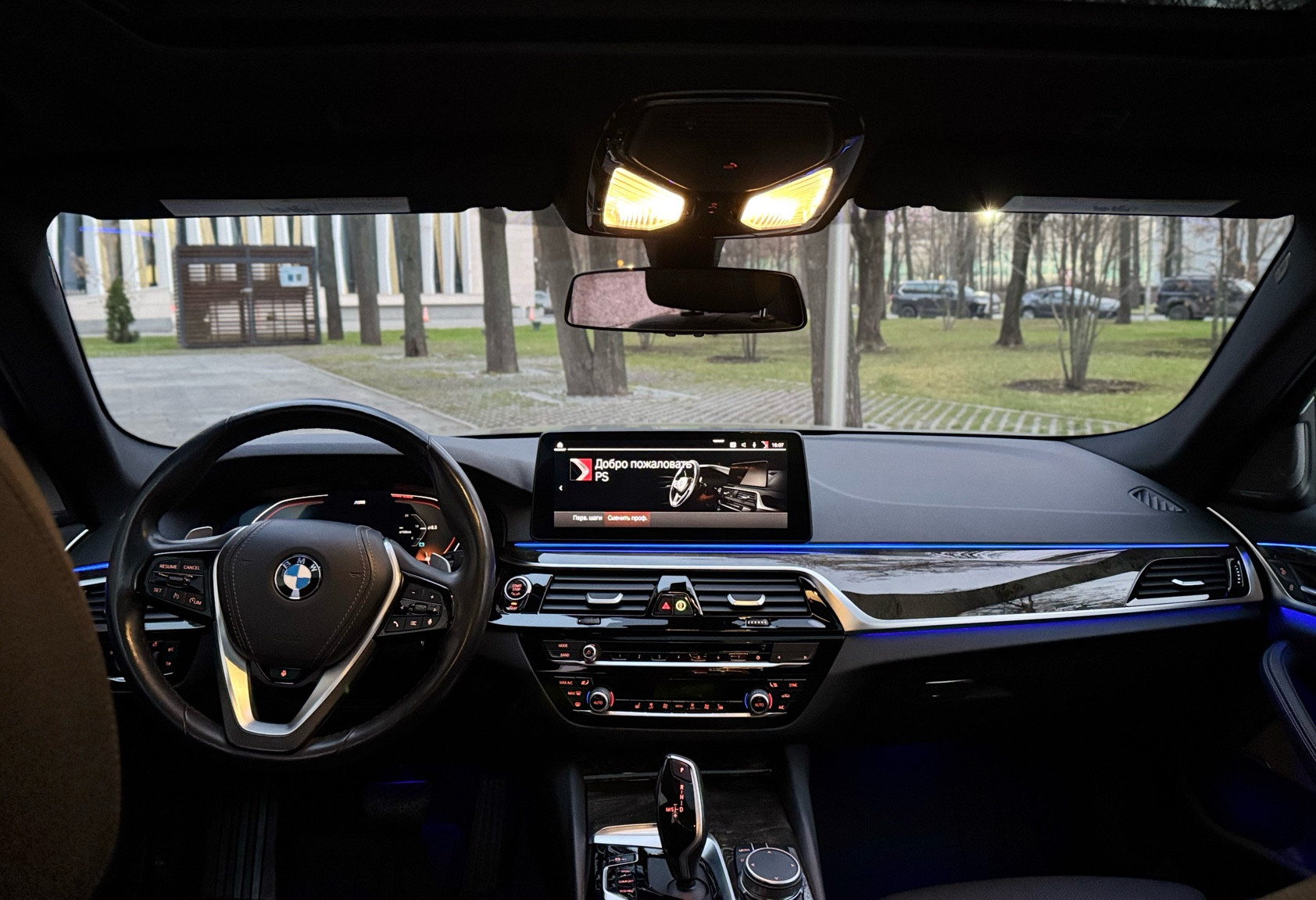 Аренда bmw 5-serii бизнес класса 2020 года в городе Москва Профсоюзная от 10000 руб./сутки, полный привод, двигатель: бензин, объем 2 литра, ОСАГО (Впишу в полис), без водителя, недорого, вид 4 - RentRide