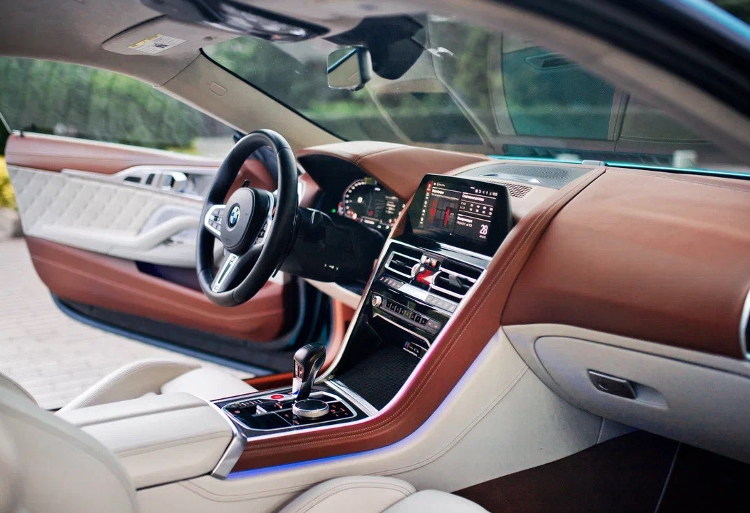 Аренда bmw m8 премиум класса 2019 года в городе Москва Автозаводская от 36000 руб./сутки, полный привод, двигатель: бензин, объем 4.4 литра, каско (Мультидрайв), ОСАГО (Мультидрайв), без водителя, недорого, вид 4 - RentRide