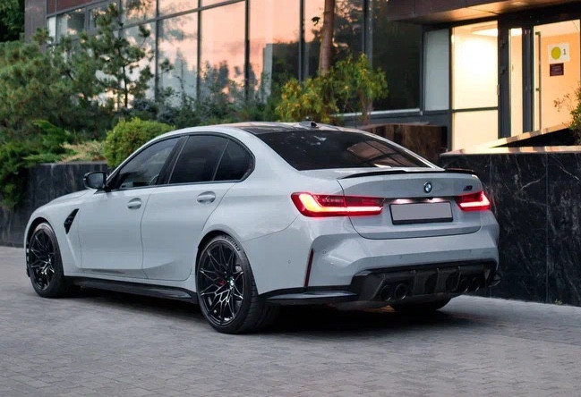 Аренда bmw m3 2023 года в городе Москва Автозаводская от 33600 руб./сутки, полный привод, двигатель: бензин, объем 3 литра, каско (Мультидрайв), ОСАГО (Мультидрайв), без водителя, недорого, вид 5 - RentRide