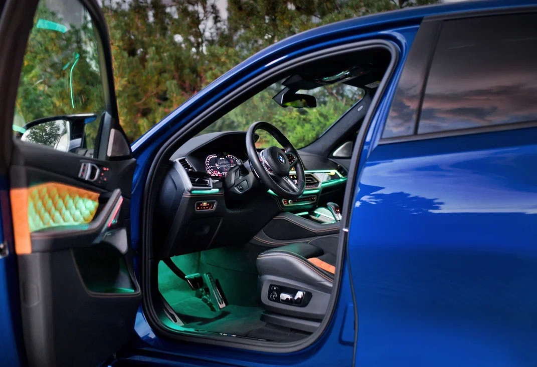 Аренда bmw x6-m премиум класса 2020 года в городе Москва Автозаводская от 36000 руб./сутки, полный привод, двигатель: бензин, объем 4.4 литра, каско (Мультидрайв), ОСАГО (Мультидрайв), без водителя, недорого, вид 6 - RentRide