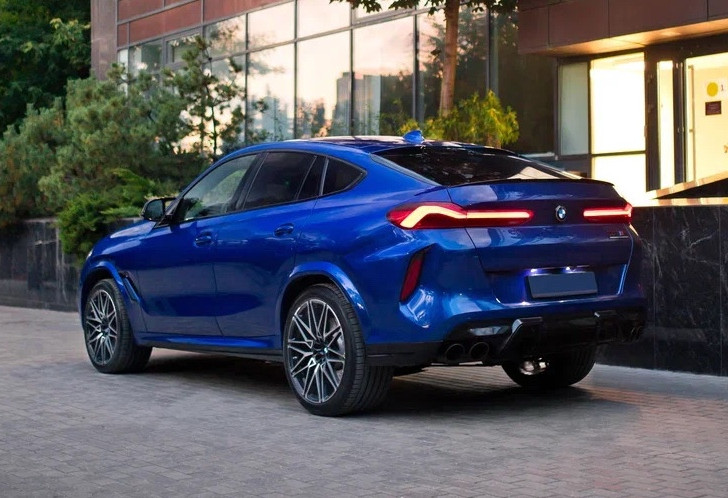 Аренда bmw x6-m премиум класса 2020 года в городе Москва Автозаводская от 36000 руб./сутки, полный привод, двигатель: бензин, объем 4.4 литра, каско (Мультидрайв), ОСАГО (Мультидрайв), без водителя, недорого, вид 5 - RentRide