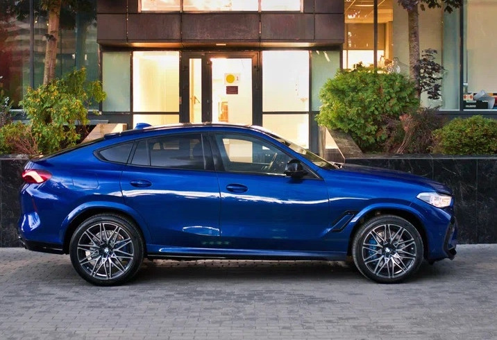 Аренда bmw x6-m премиум класса 2020 года в городе Москва Автозаводская от 36000 руб./сутки, полный привод, двигатель: бензин, объем 4.4 литра, каско (Мультидрайв), ОСАГО (Мультидрайв), без водителя, недорого, вид 3 - RentRide