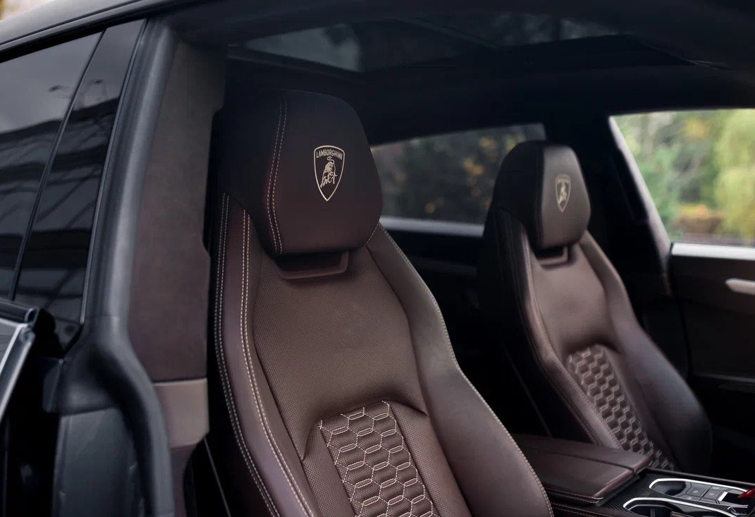 Аренда lamborghini urus премиум класса 2020 года в городе Москва Автозаводская от 56000 руб./сутки, полный привод, двигатель: бензин, объем 4 литра, каско (Мультидрайв), ОСАГО (Мультидрайв), без водителя, недорого, вид 8 - RentRide