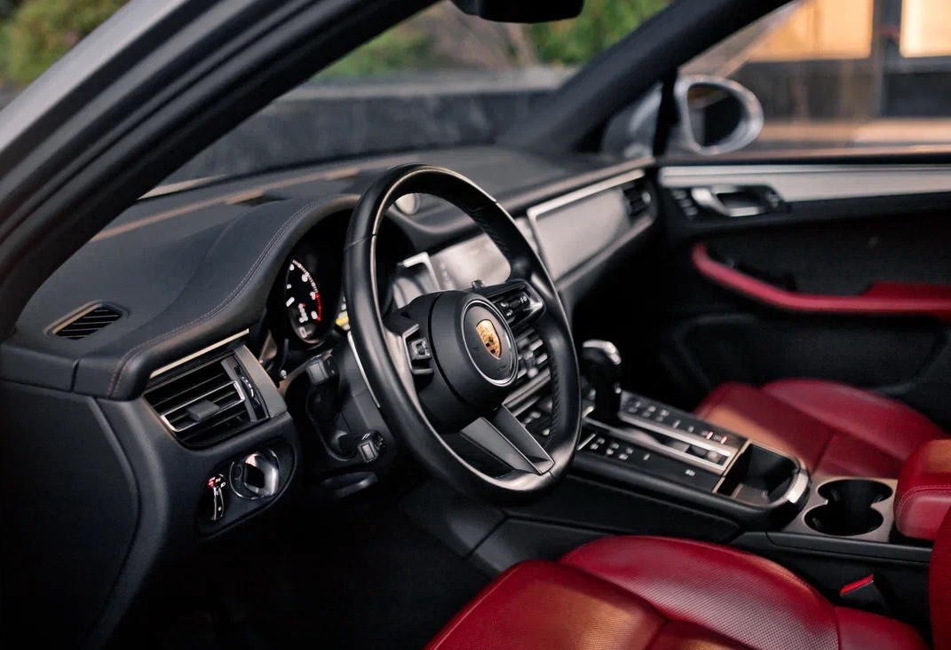 Аренда porsche macan премиум класса 2022 года в городе Москва Автозаводская от 14400 руб./сутки, полный привод, двигатель: бензин, объем 2 литра, каско (Мультидрайв), ОСАГО (Мультидрайв), без водителя, недорого, вид 8 - RentRide