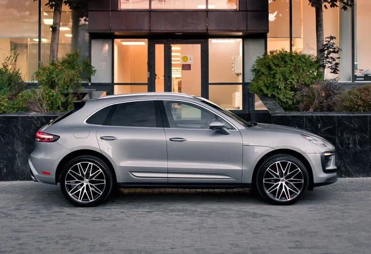 Аренда porsche macan премиум класса 2022 года в городе Москва Автозаводская от 14400 руб./сутки, полный привод, двигатель: бензин, объем 2 литра, каско (Мультидрайв), ОСАГО (Мультидрайв), без водителя, недорого, вид 2 - RentRide